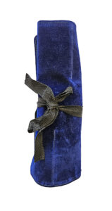 3.pochette rangement bleue fermée